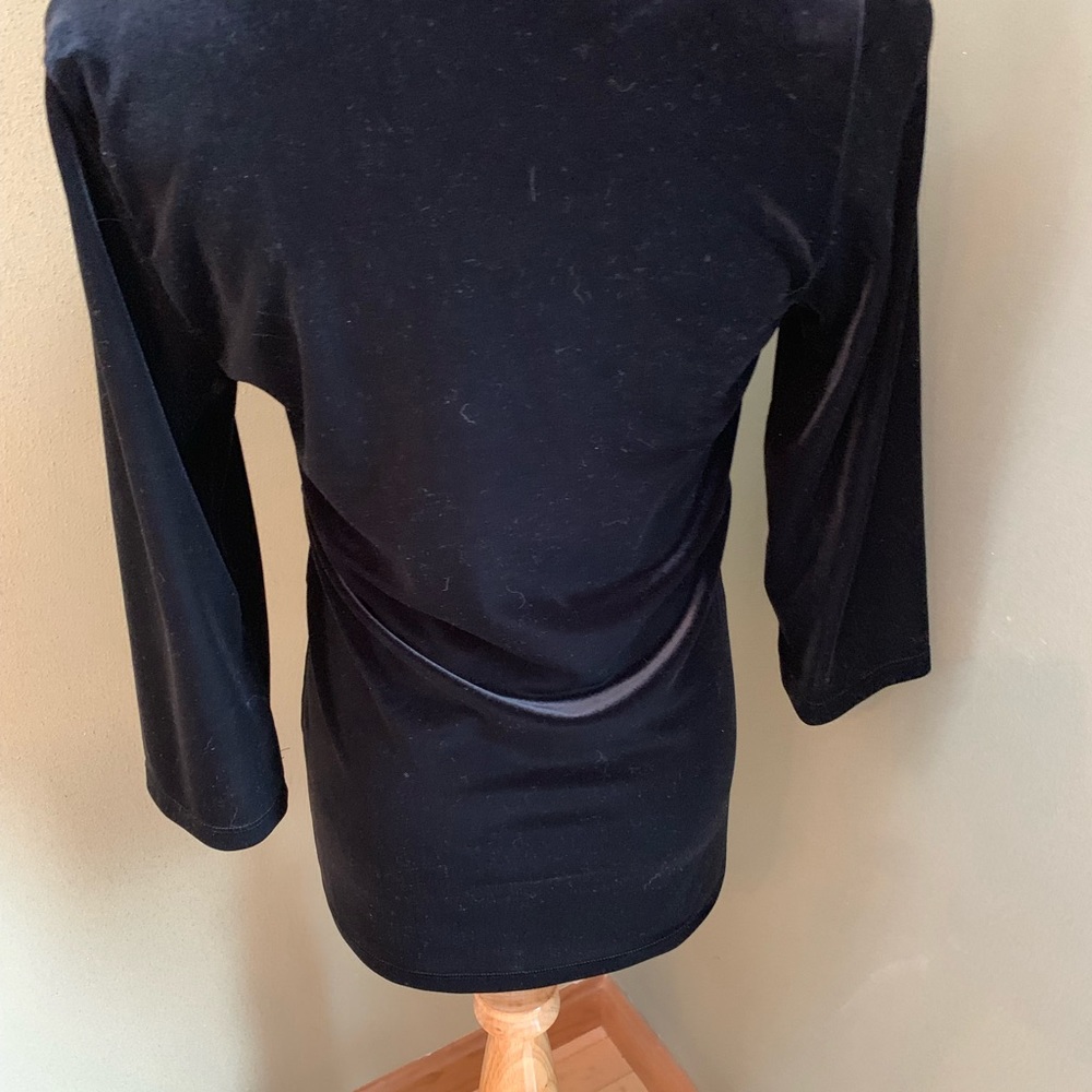 Velvet-like top. - Picture 3 of 4